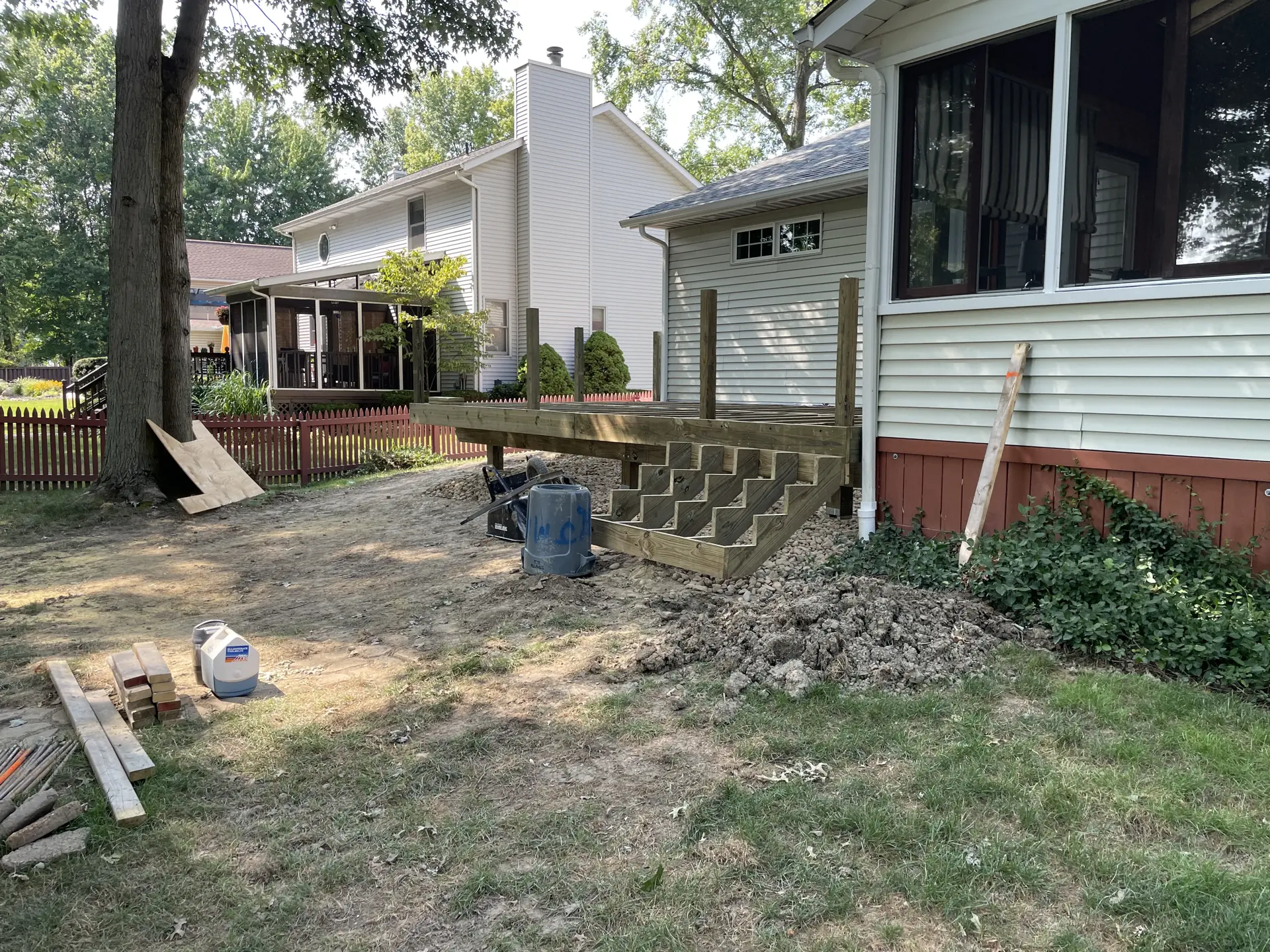 New deck framing with retaining wall